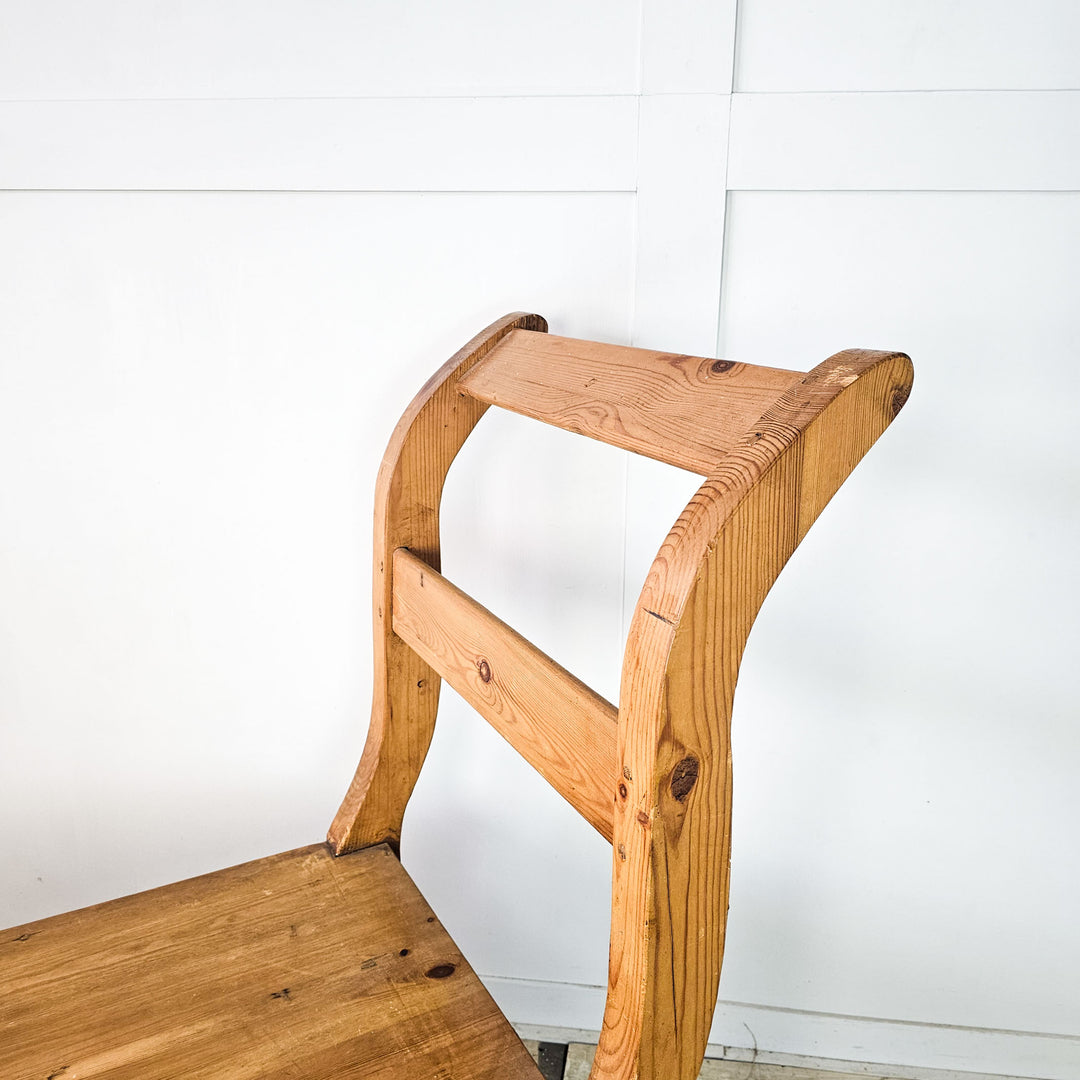 Rustic Hall Bench: Four straight legs, curved backrest