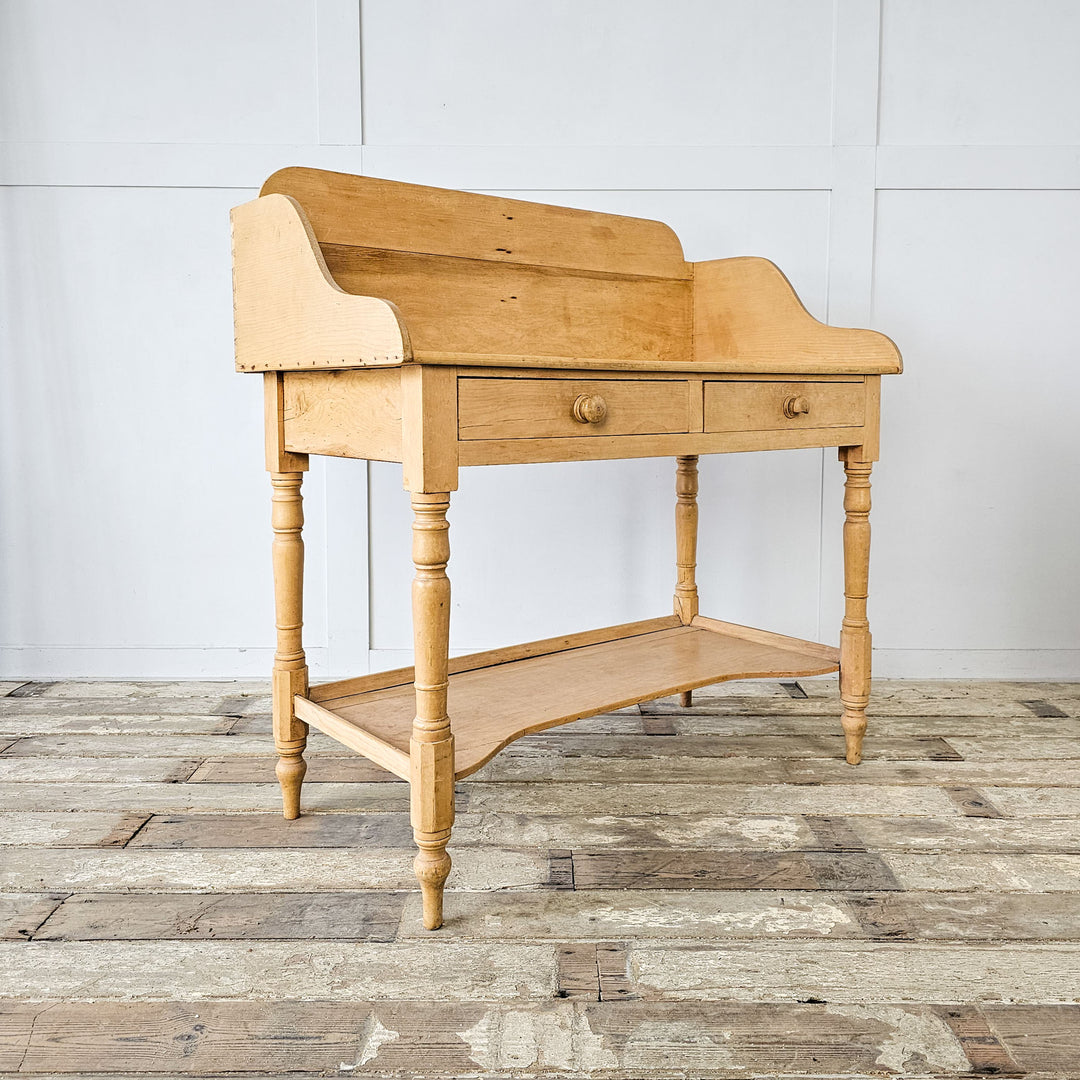 Country-style Pine Washstand - Versatile piece for farmhouse interiors