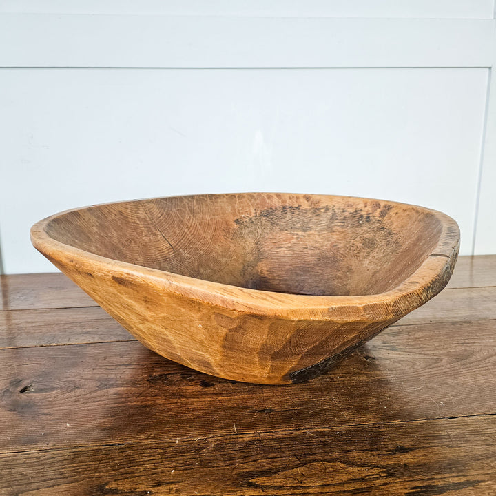 Vintage dough bowl, ideal for displaying fruit and foliage