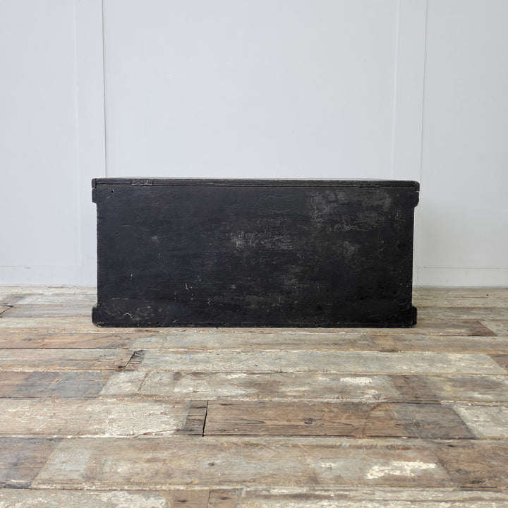 A black painted pine trunk from the Victorian era, ideal for storing blankets, bedding or shoes.