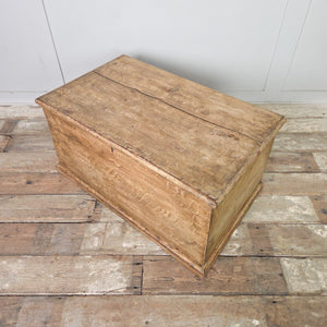 An antique pine chest from the Victorian period with a hinged lid opening to internal storage and an original painted scumble surface. This farmhouse style storage chest can be used in a hallway, boot room, or at the foot of a bed.
