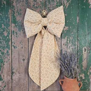 Soft structured bow in classic floral cotton