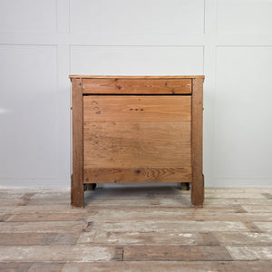 A country house style early 1800s storage chest in pine and ash with original ivory escutcheons, round knobs and shaped bracket feet. Its two-over-two layout and panelled sides make it suitable for a range of household uses.