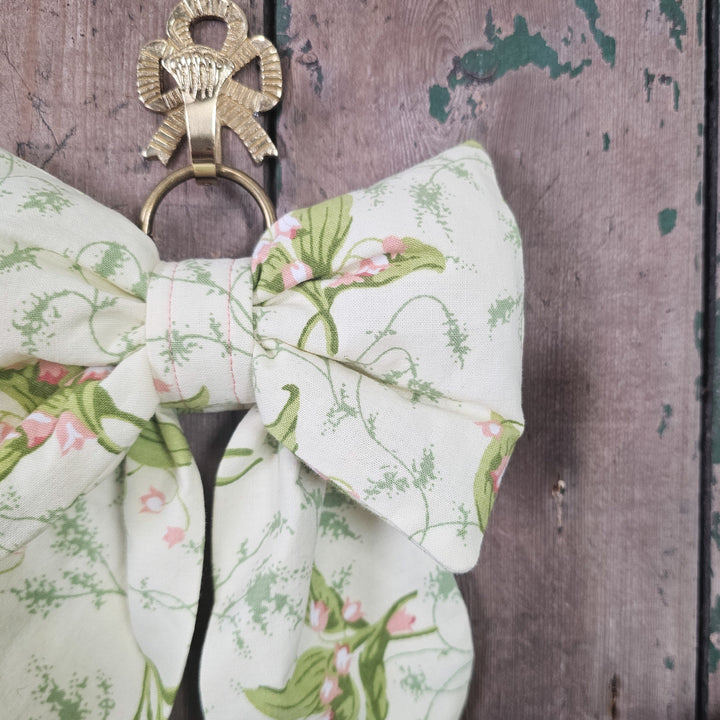 Vintage-inspired bow in floral lemon cotton