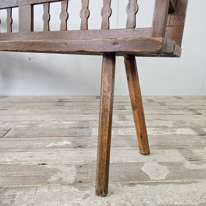 Rustic flip bench in solid pine with pegged joints