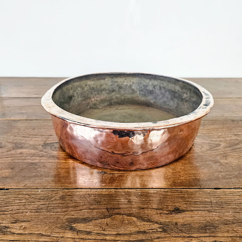 Vintage farmhouse décor: small copper basin bowl.
