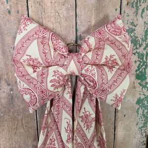 Country House Bow handmade from authentic vintage textiles. Designed with padded structure, tapered tails, and brass hanging hoop, it’s a decorative accent for farmhouse interiors and period homes, perfect on doors, wardrobes, or shelves.