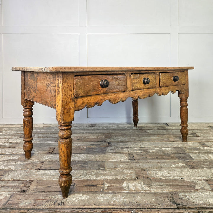 English country table from the 19th century
