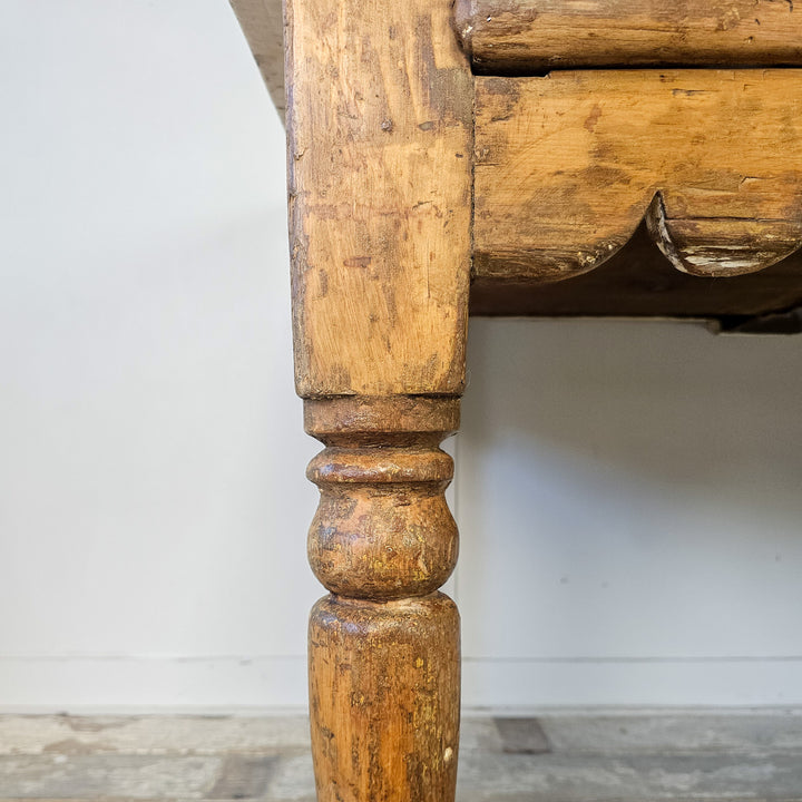 English pine table with country home style
