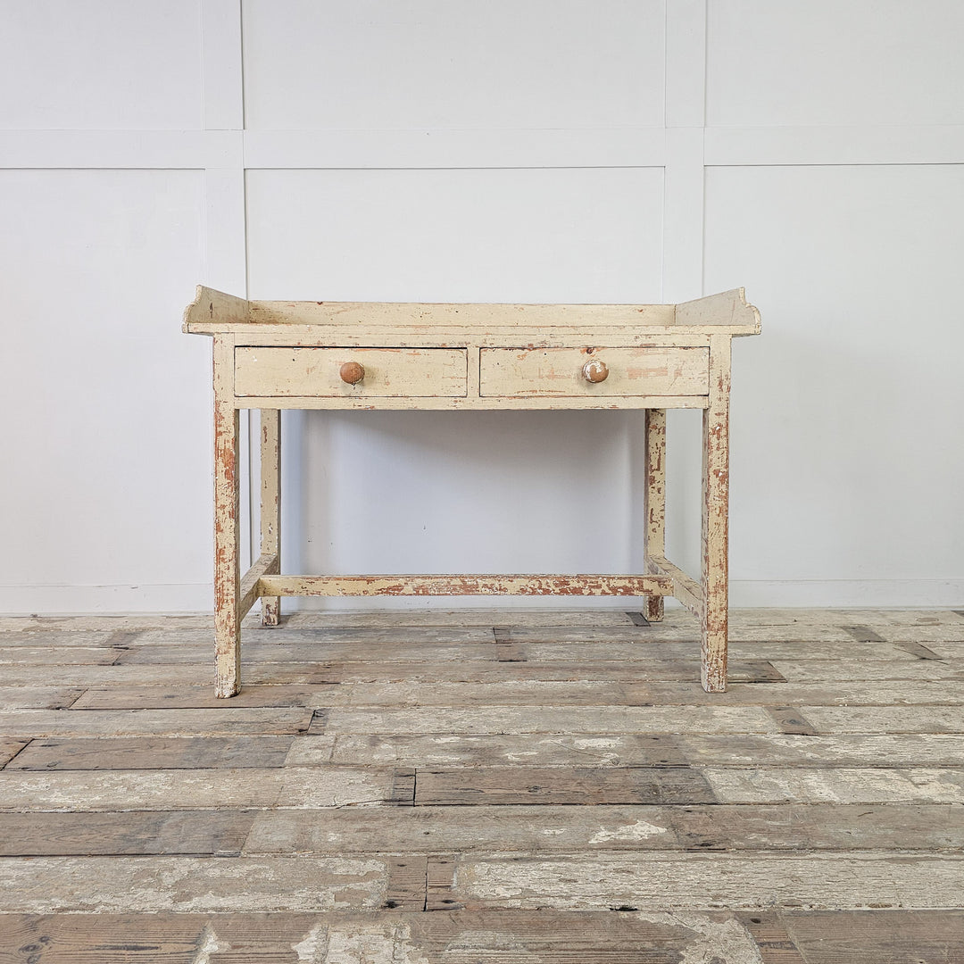 Country house style French table
