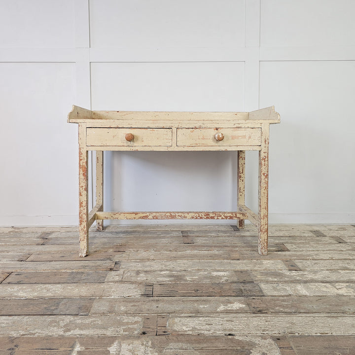 Country house style French table
