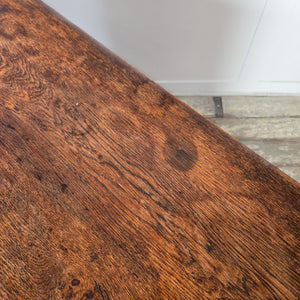 A handsome early 19th century Georgian oak chest of drawers with four drawers, original brass handles and escutcheons, and decorative bracket feet. The oak surface has aged beautifully, developing a rich warm patina that reflects its quality and craftsmanship.