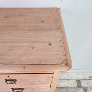 A 19th century Victorian pine chest of drawers featuring five drawers of graduating depth and decorative brass handles. The stripped pine finish gives this country pine storage chest a rustic character, making it suitable for bedroom storage or use as a sideboard.