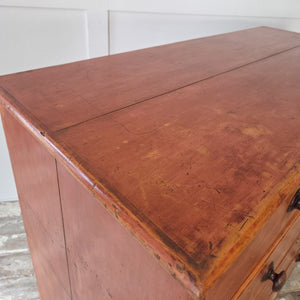 Victorian pine chest of drawers finished in a bold red paint. Five drawers in two over three arrangement with wooden knobs, raised on bun feet. Antique farmhouse furniture ideal for use in bedroom, living room, kitchen or hallway as versatile storage.