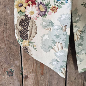 Chic floral bow with removable brass ring and velvet ribbon for hanging.