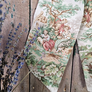 Classic bow with scenic toile de Jouy print
