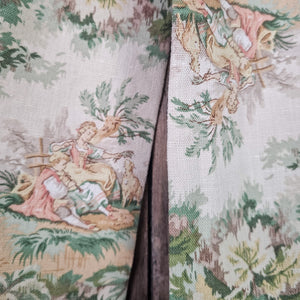 Romantic French-style bow with scenic print
