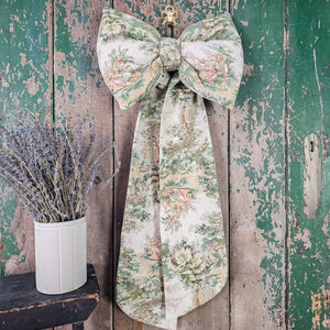 Country style bow in traditional tapestry fabric