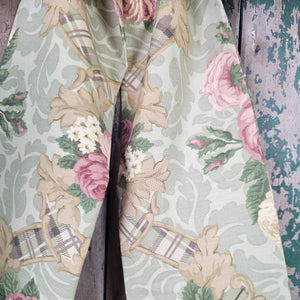 High-quality fabric bow with velvet trim
