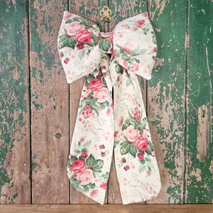 country house bow in vintage floral cotton

fabr