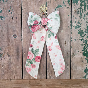 soft pink and cream fabric bow for bedroom décor
