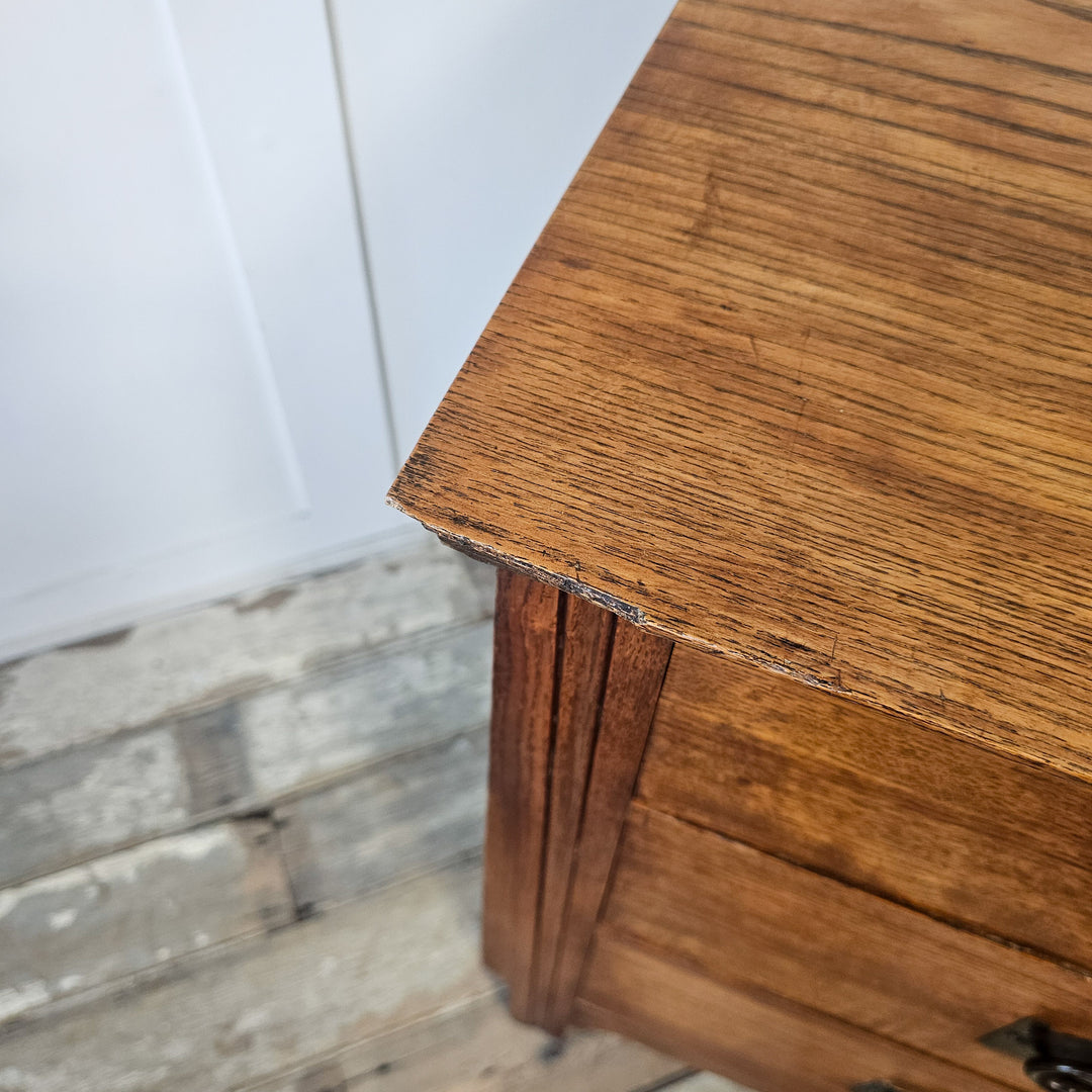 Bedroom storage chest in solid oak
