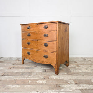 Early 19th century Georgian pine chest of drawers featuring four full-width drawers that graduate in depth, fitted with brass plate drop handles and raised on ogee style feet.

