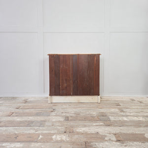 This early 20th century antique pine chest of drawers features four drawers arranged in a two-over-two formation, finished with brass swan-neck swing handles and set on a plinth base with a shaped cut-out. Well suited to use in the bedroom for storing clothing, or placed in a hallway or landing for general storage.