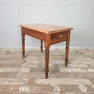 A Victorian pine farmhouse table from the 19th century with rustic stripped pine top and turned legs. Compact and versatile, this antique country pine table offers drawer storage and is ideal as a small dining table, breakfast table, or as a side table in a living room.