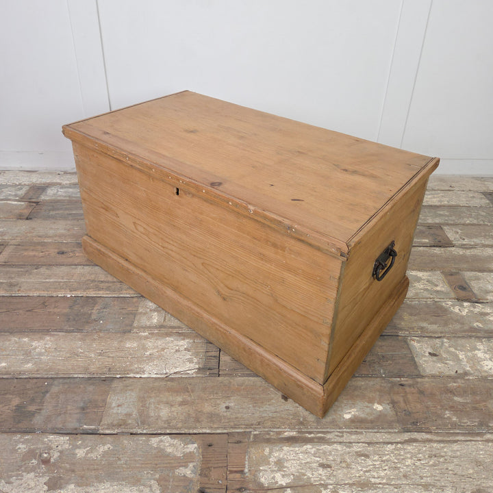 Antique Victorian pine blanket box in solid pine with hinged lid and internal drawers. The wax finish brings out the rustic tone of the timber, creating a versatile farmhouse storage chest or antique trunk for the home.