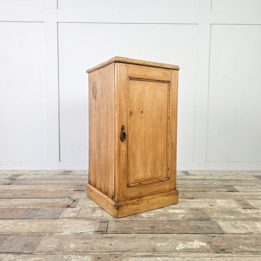 Pine cupboard with drop handle and single door