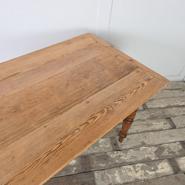 Pine kitchen prep table, antique Victorian, two drawers, turned legs, farmhouse character, well-made 19th century piece for daily use.
