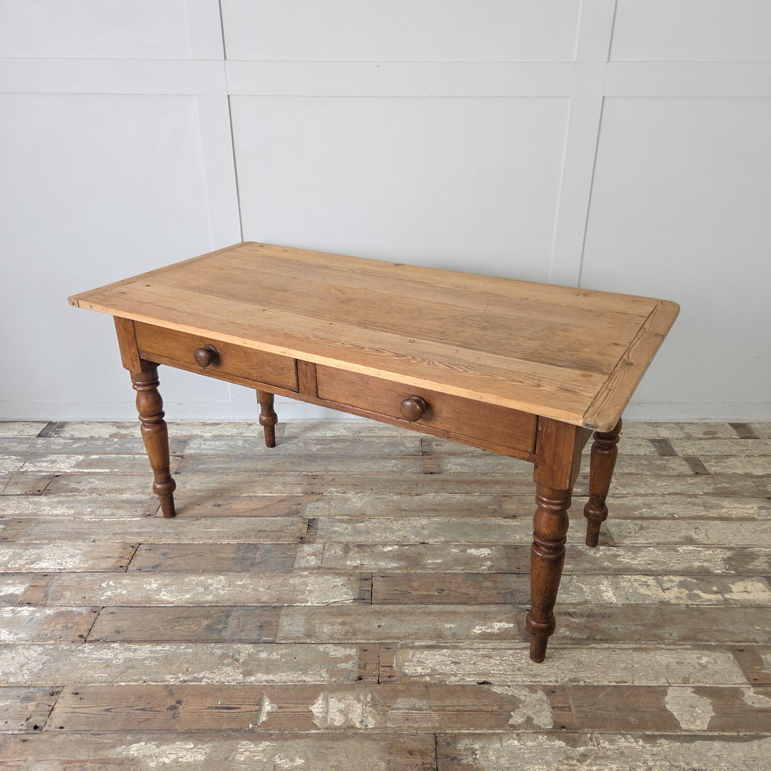 Antique pine kitchen table, 19th century Victorian era, decorative legs, original wooden drawer knobs, practical and full of character.
