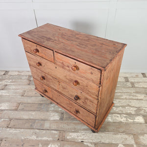 Victorian painted pine chest of drawers with graduating drawers, wooden knobs, and four dark contrasting bun feet
