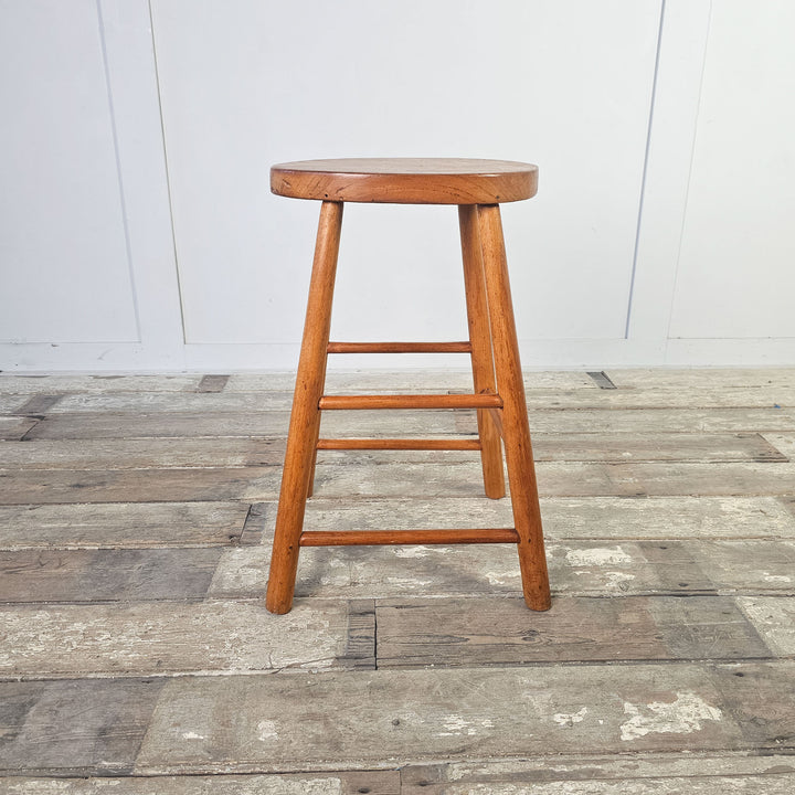Timeless elm stool with patina finish and oval seat from the mid-century.
