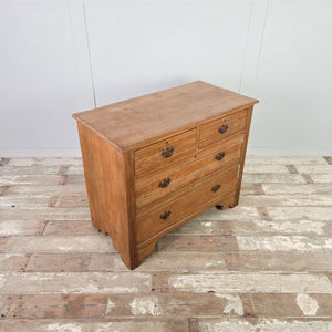 Antique ash four drawer chest of drawers with reeded detailing across each drawer front and bracket-style feet.
