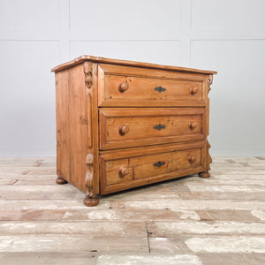 Vintage continental pine chest of drawers from the early 20th century with three drawers and bun feet.

