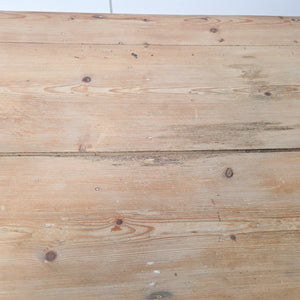 Antique pine prep table with a decorative shaped apron and four square tapered legs, 19th century
